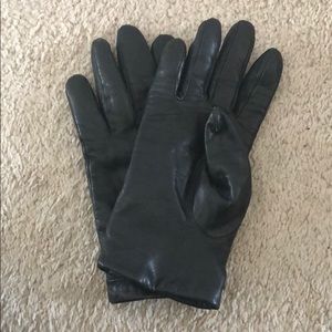 Women’s Black leather gloves